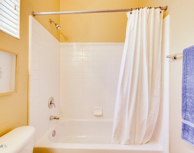 9746 E Coopers Hawk Drive - Photo Thumbnail 14