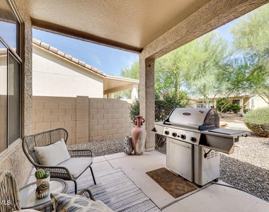 9746 E Coopers Hawk Drive - Photo Thumbnail 8