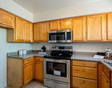 11640 N 51st Avenue - Photo Thumbnail 13