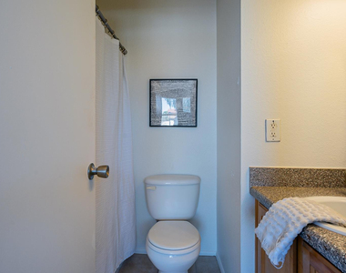 11640 N 51st Avenue - Photo Thumbnail 17