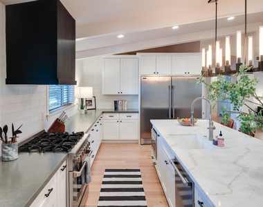243 W Harmont Drive - Photo Thumbnail 13