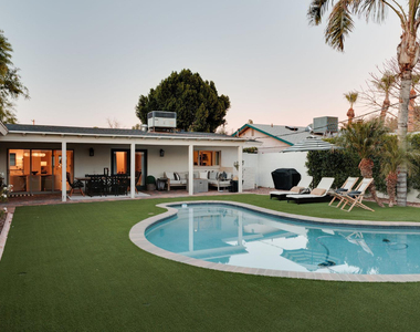 243 W Harmont Drive - Photo Thumbnail 6