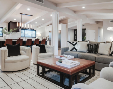 243 W Harmont Drive - Photo Thumbnail 4