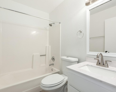 7027 W Palo Verde Avenue - Photo Thumbnail 10