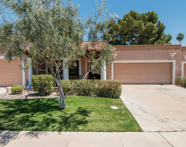 8242 E Via De La Escuela Lane - Photo Thumbnail 27