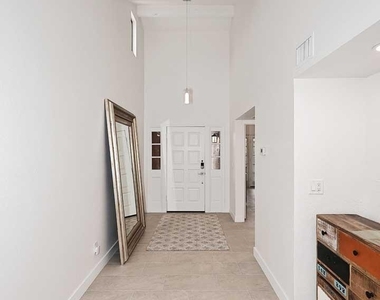 8242 E Via De La Escuela Lane - Photo Thumbnail 9