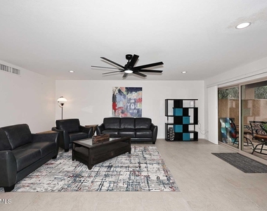 8242 E Via De La Escuela Lane - Photo Thumbnail 4