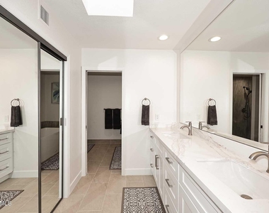 8242 E Via De La Escuela Lane - Photo Thumbnail 21