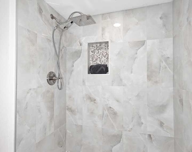 8242 E Via De La Escuela Lane - Photo Thumbnail 14