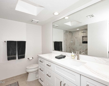 8242 E Via De La Escuela Lane - Photo Thumbnail 13