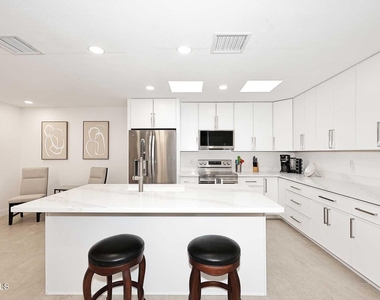 8242 E Via De La Escuela Lane - Photo Thumbnail 19