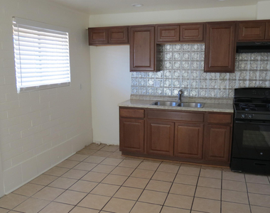 4329 N Longview Avenue - Photo Thumbnail 2