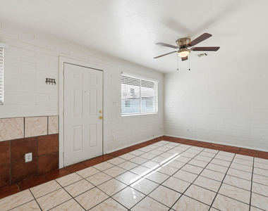 4329 N Longview Avenue - Photo Thumbnail 11