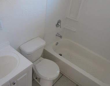 4329 N Longview Avenue - Photo Thumbnail 6