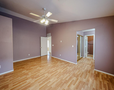 10935 W Ruth Avenue - Photo Thumbnail 10