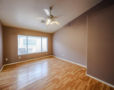 10935 W Ruth Avenue - Photo Thumbnail 9