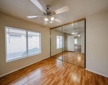 10935 W Ruth Avenue - Photo Thumbnail 7