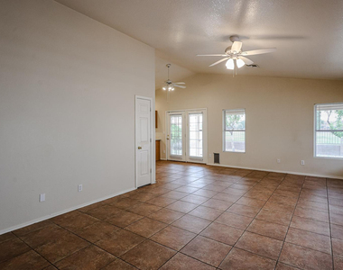 10935 W Ruth Avenue - Photo Thumbnail 5