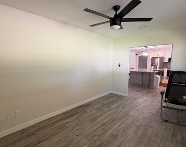 4422 W Greenway Road - Photo Thumbnail 17
