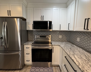 4422 W Greenway Road - Photo Thumbnail 14