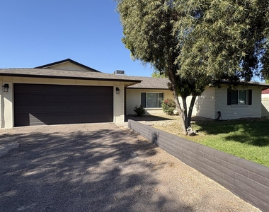 4422 W Greenway Road - Photo Thumbnail 1