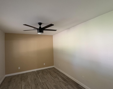 4422 W Greenway Road - Photo Thumbnail 16
