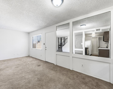 6705 W Devonshire Avenue - Photo Thumbnail 6