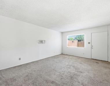 6705 W Devonshire Avenue - Photo Thumbnail 9