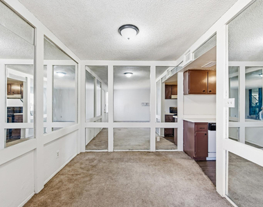 6705 W Devonshire Avenue - Photo Thumbnail 5