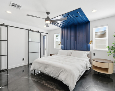2812 N 71st Place - Photo Thumbnail 27