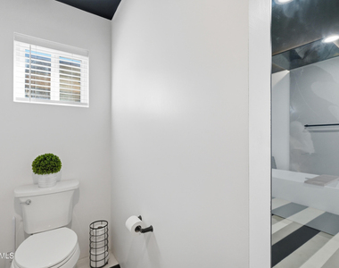 2812 N 71st Place - Photo Thumbnail 46