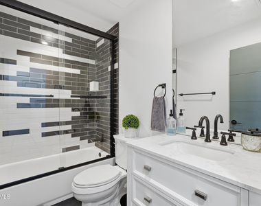 2812 N 71st Place - Photo Thumbnail 47