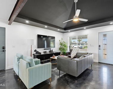 2812 N 71st Place - Photo Thumbnail 7