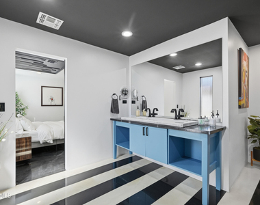 2812 N 71st Place - Photo Thumbnail 43