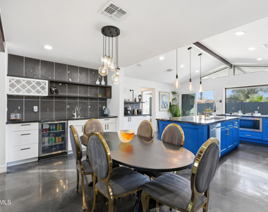 2812 N 71st Place - Photo Thumbnail 10