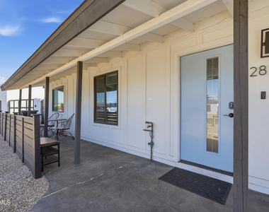 2812 N 71st Place - Photo Thumbnail 5