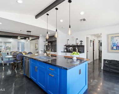 2812 N 71st Place - Photo Thumbnail 15