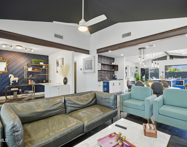 2812 N 71st Place - Photo Thumbnail 9