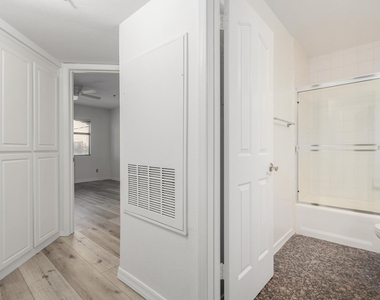 5104 N 32nd Street - Photo Thumbnail 9