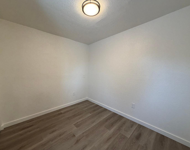 1027 E Dunlap Avenue - Photo Thumbnail 11