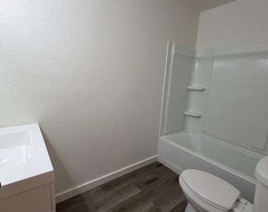 1027 E Dunlap Avenue - Photo Thumbnail 10
