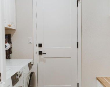 8737 E Rose Lane - Photo Thumbnail 18