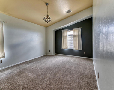6422 E Saddlehorn Circle - Photo Thumbnail 7
