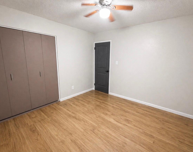 1237 E Riviera Drive - Photo Thumbnail 11