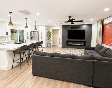 1237 E Riviera Drive - Photo Thumbnail 2