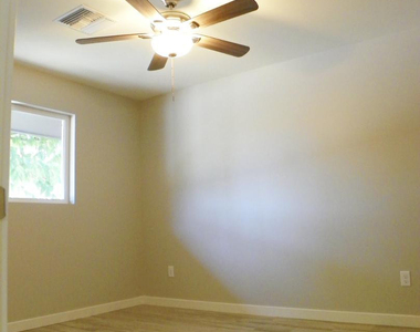 8337 E Meadowbrook Avenue - Photo Thumbnail 7