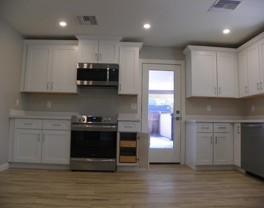 8337 E Meadowbrook Avenue - Photo Thumbnail 5