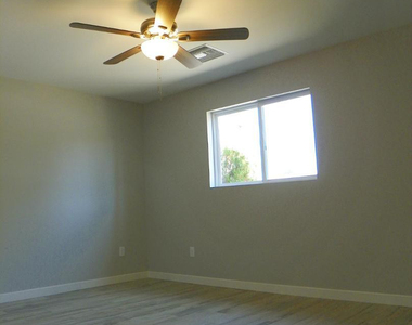 8337 E Meadowbrook Avenue - Photo Thumbnail 9