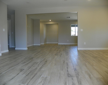 8337 E Meadowbrook Avenue - Photo Thumbnail 3