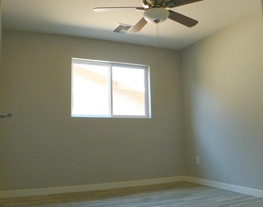 8337 E Meadowbrook Avenue - Photo Thumbnail 8